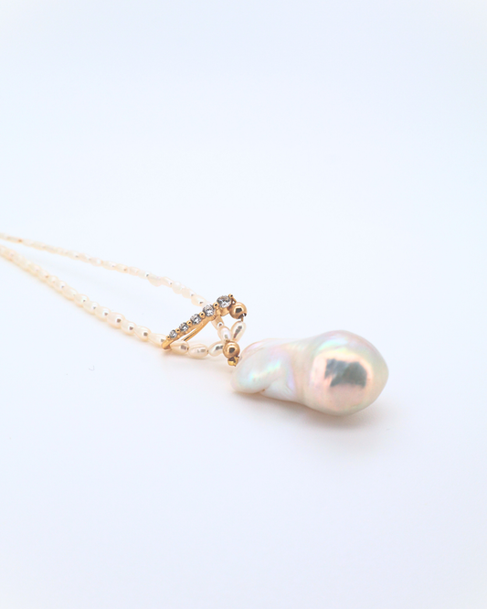 Baroque Line – Adjustable Long Pearl Necklace with Pavé Clasp