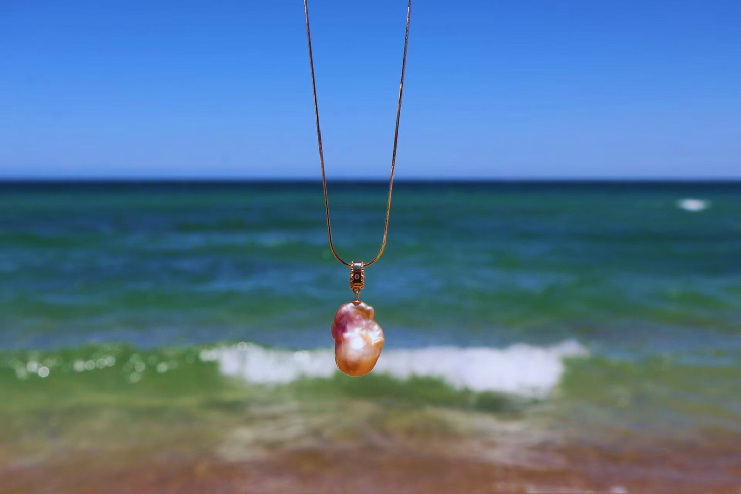 Iridescent Glow – Petite Baroque Pearl Pendant Necklace on Soft 18K Gold Chain