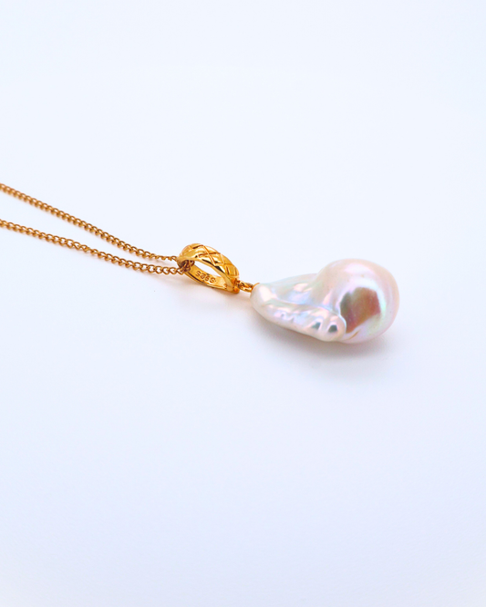 Golden Lattice – Large Baroque Pearl Necklace with Universal Clasp