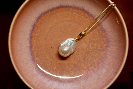 Golden Lattice – Large Baroque Pearl Necklace with Universal Clasp