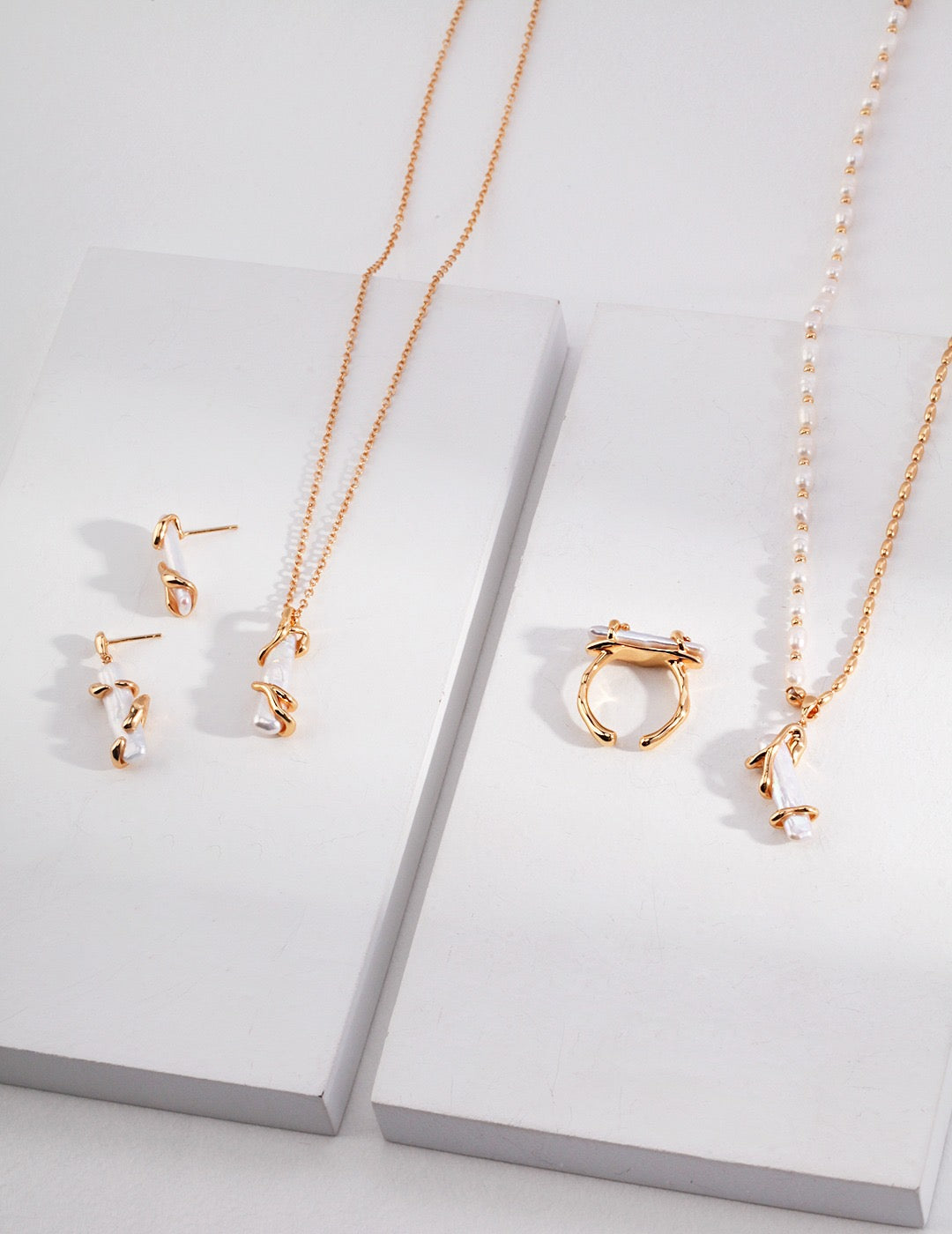 Fluid Baroque Pearl Pendant Necklace in Gold | BARØ