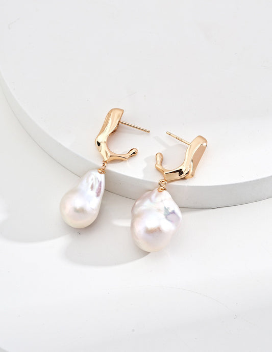 Baroque Pearl Drop Earrings in Gold | BARØ