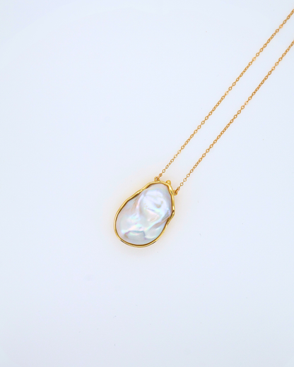 Golden Frame – Large Baroque Pearl Pendant Necklace with 18K Gold Setting