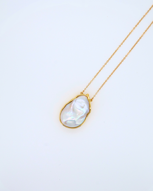 Golden Frame – Large Baroque Pearl Pendant Necklace with 18K Gold Setting