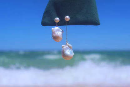 Asymmetry – Large Baroque Pearl Mismatched Earrings
