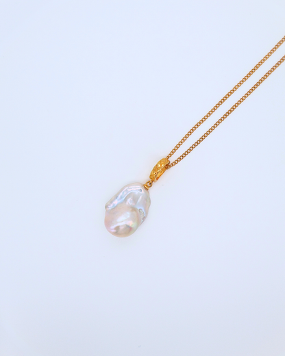 Golden Lattice – Large Baroque Pearl Necklace with Universal Clasp
