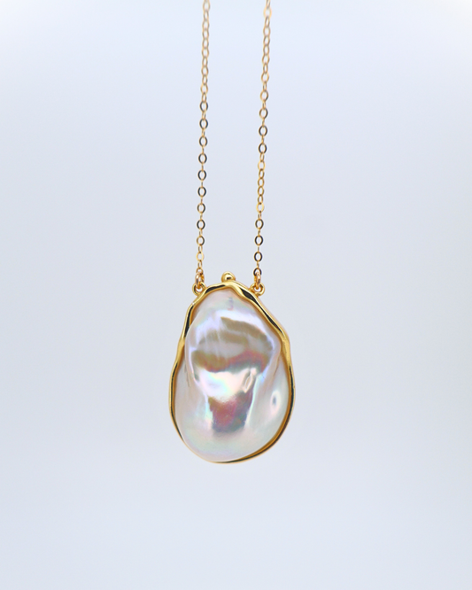 Golden Frame – Large Baroque Pearl Pendant Necklace with 18K Gold Setting