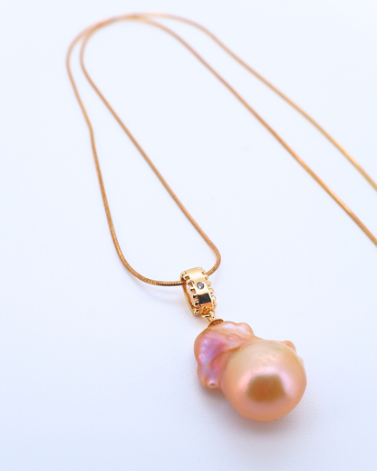 Iridescent Glow – Petite Baroque Pearl Pendant Necklace on Soft 18K Gold Chain
