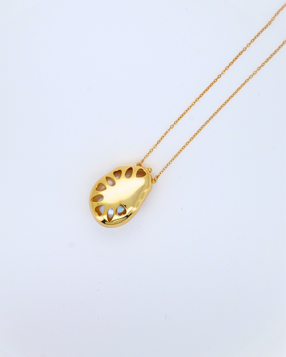 Golden Frame – Large Baroque Pearl Pendant Necklace with 18K Gold Setting