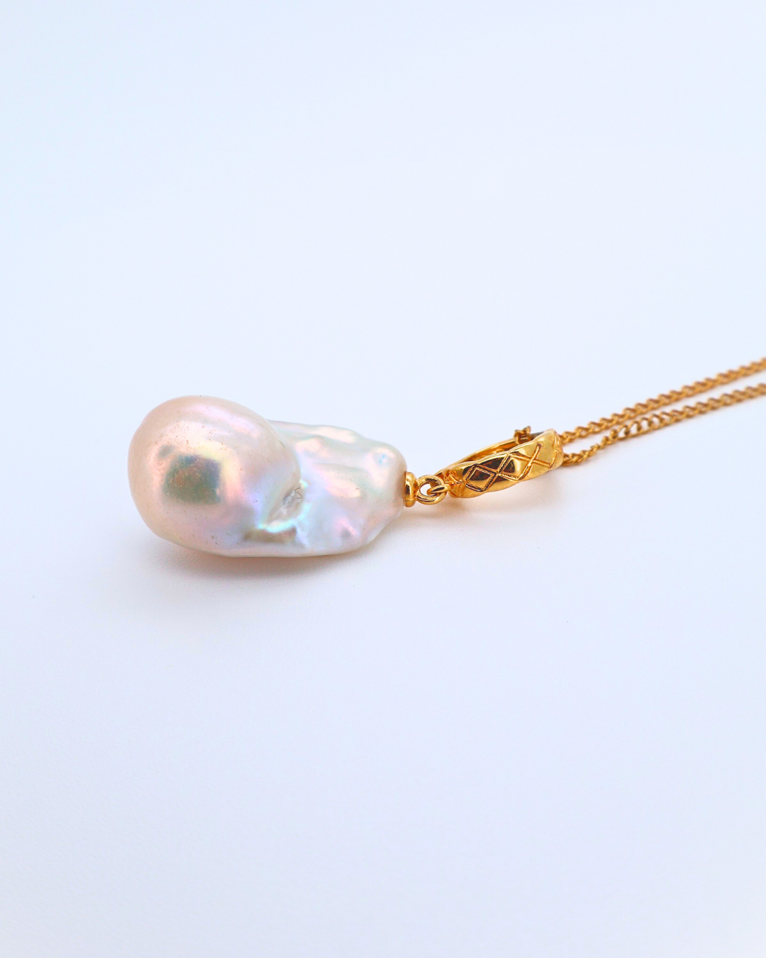 Golden Lattice – Large Baroque Pearl Necklace with Universal Clasp