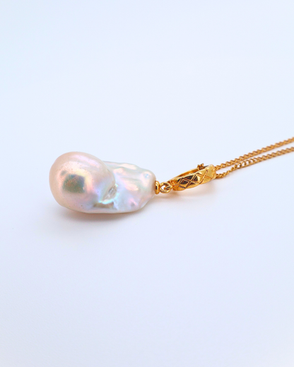 Golden Lattice – Large Baroque Pearl Necklace with Universal Clasp