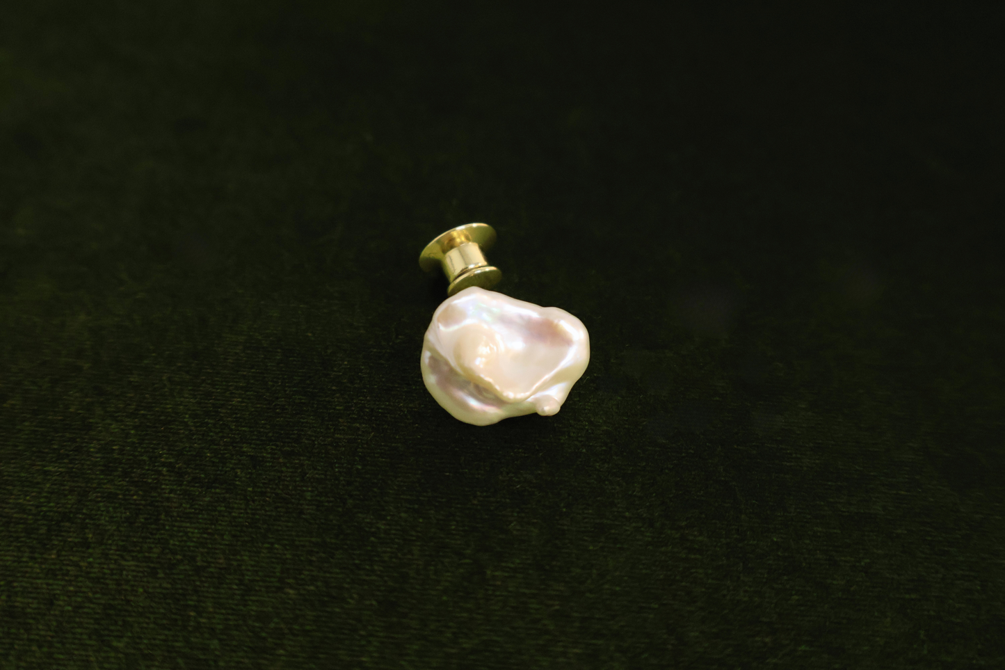 The One Pearl – Single Baroque Pearl Brooch