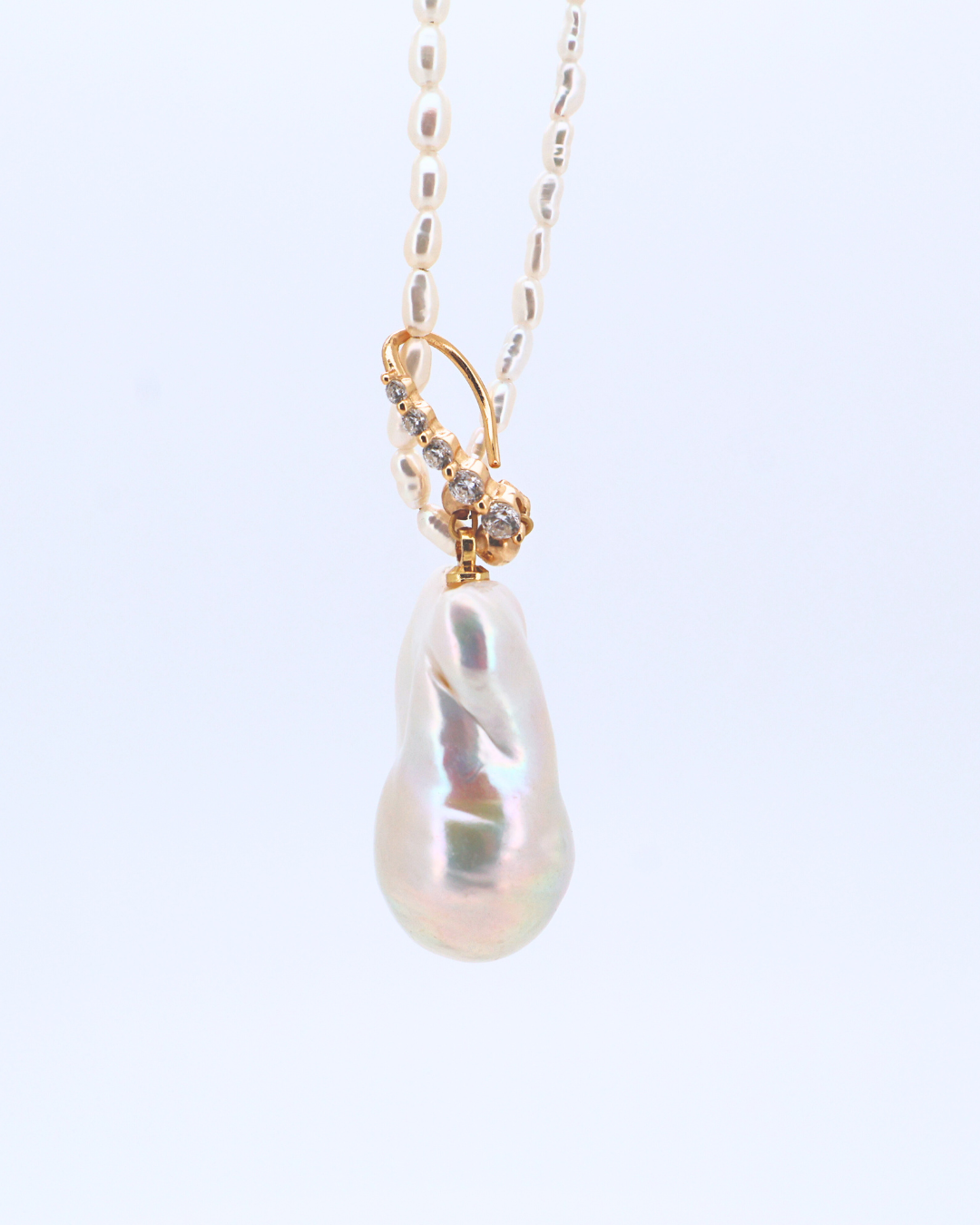 Baroque Line – Adjustable Long Pearl Necklace with Pavé Clasp