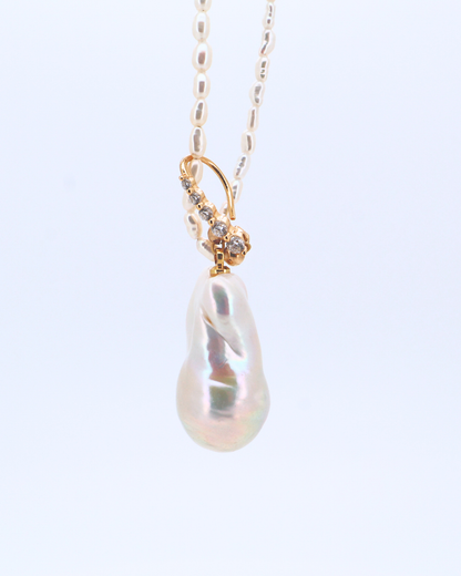 Baroque Line – Adjustable Long Pearl Necklace with Pavé Clasp