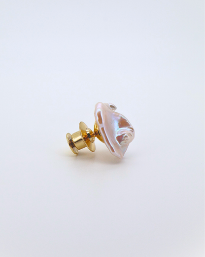 The One Pearl – Single Baroque Pearl Brooch