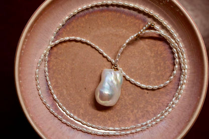 Baroque Line – Adjustable Long Pearl Necklace with Pavé Clasp