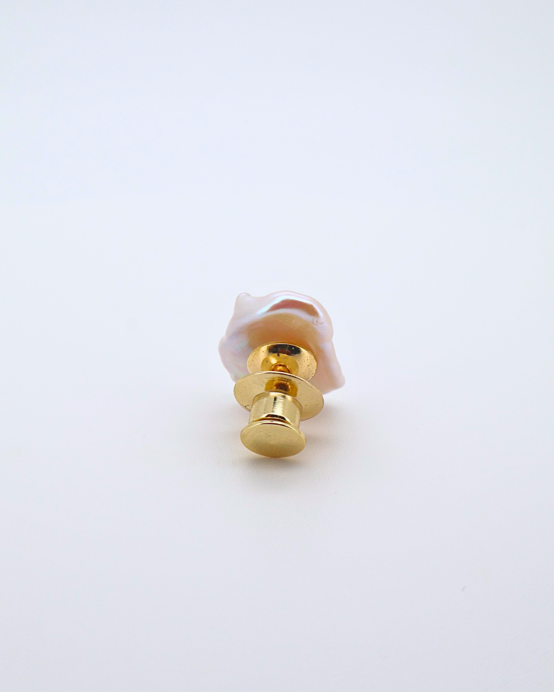 The One Pearl – Single Baroque Pearl Brooch