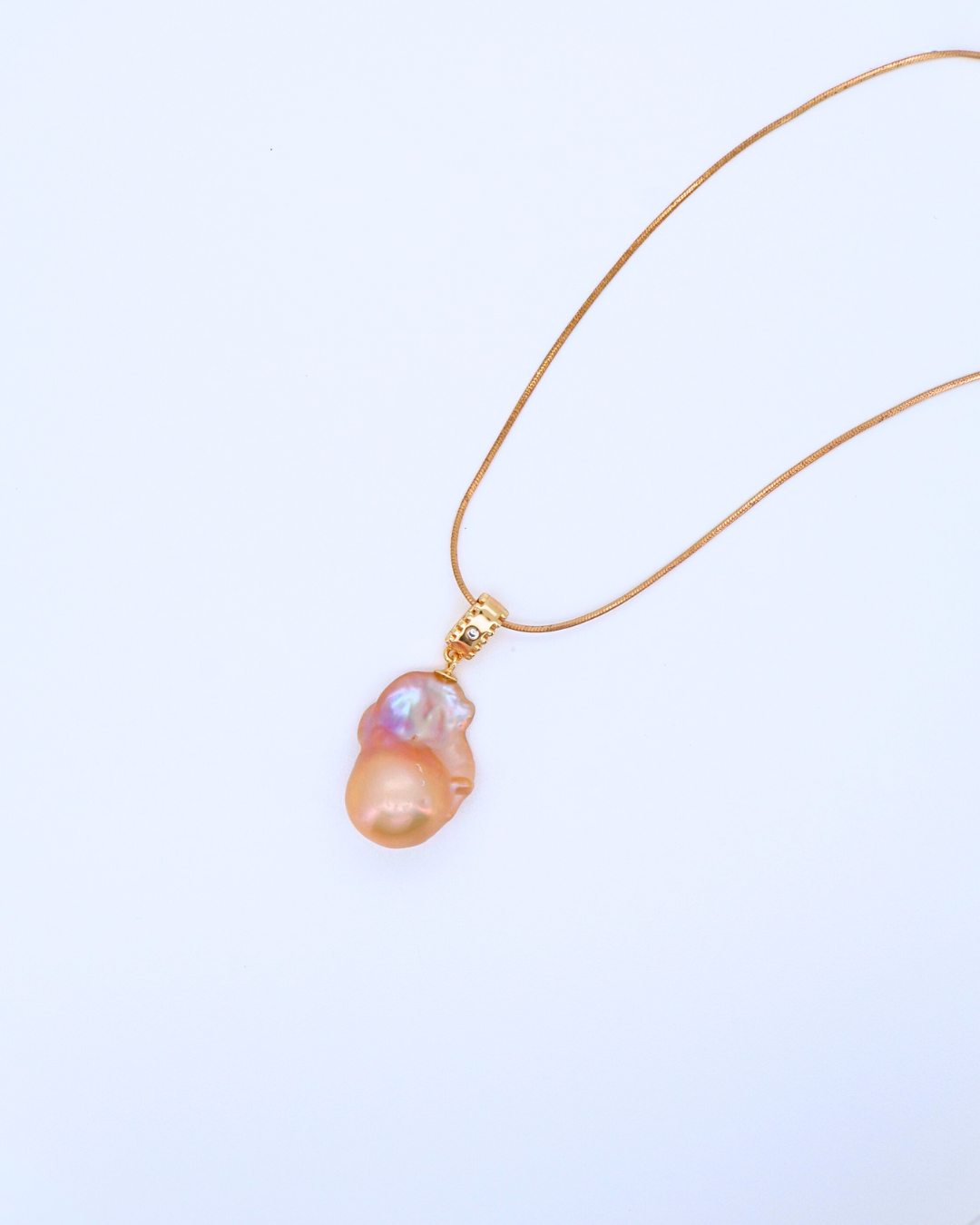 Iridescent Glow – Petite Baroque Pearl Pendant Necklace on Soft 18K Gold Chain