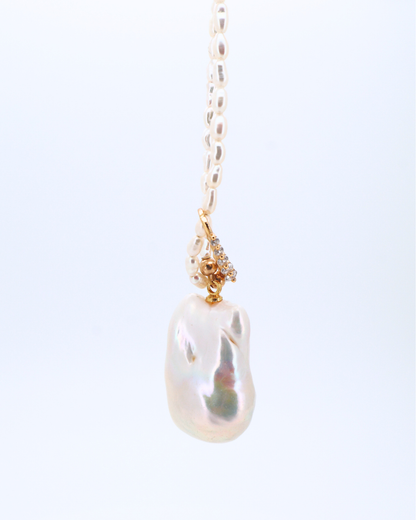 Baroque Line – Adjustable Long Pearl Necklace with Pavé Clasp