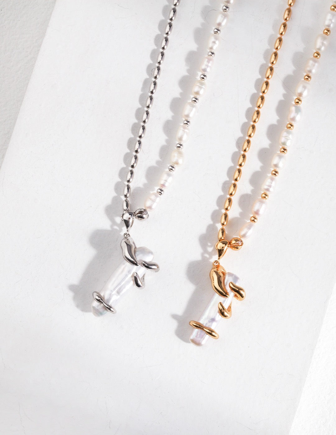 Fluid Baroque Pearl Pendant Necklace in Gold | BARØ