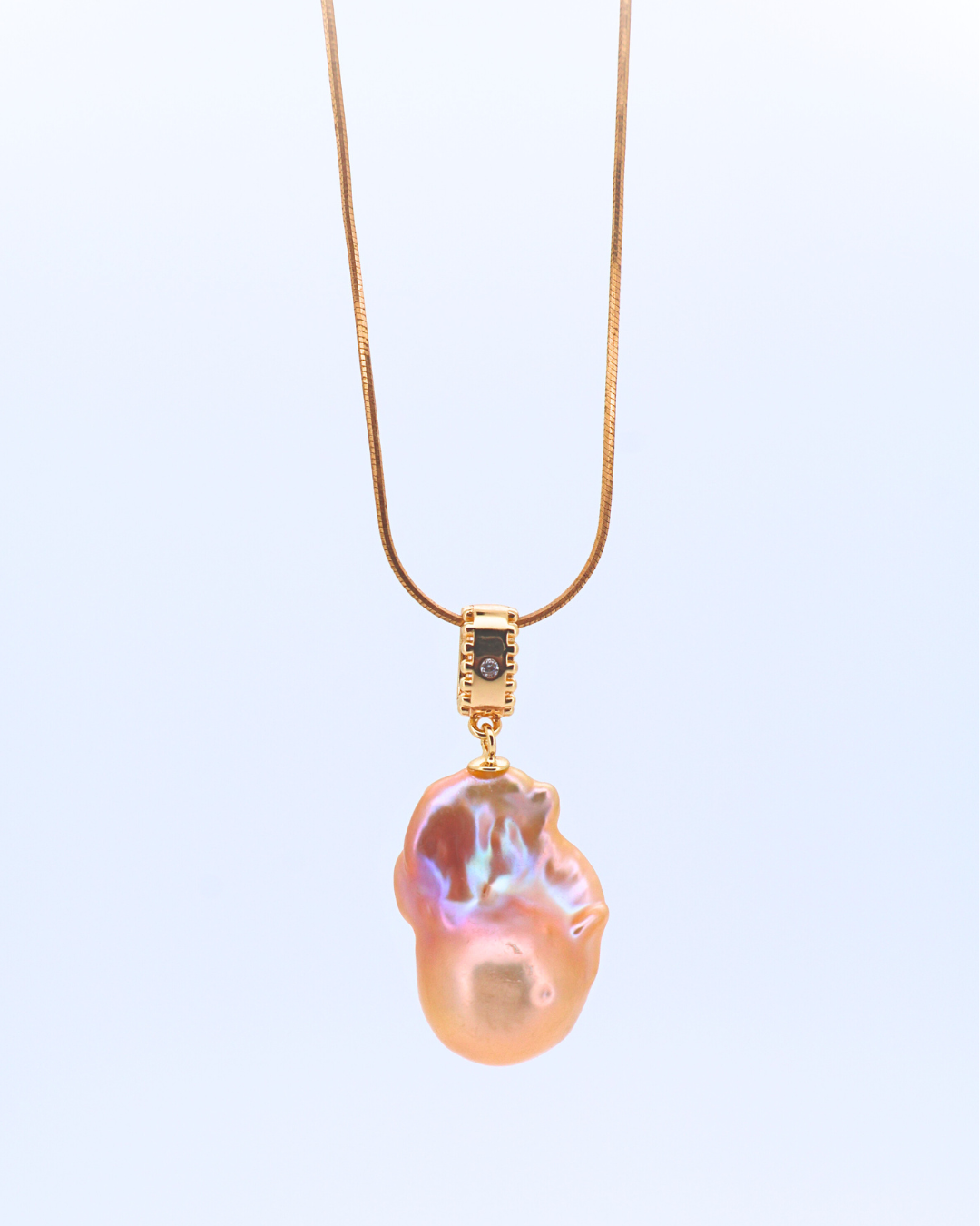 Iridescent Glow – Petite Baroque Pearl Pendant Necklace on Soft 18K Gold Chain