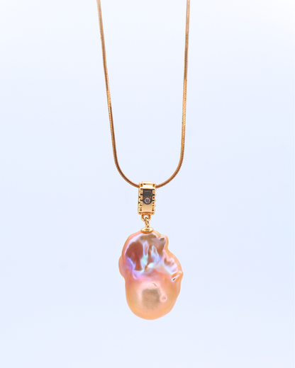 Iridescent Glow – Petite Baroque Pearl Pendant Necklace on Soft 18K Gold Chain