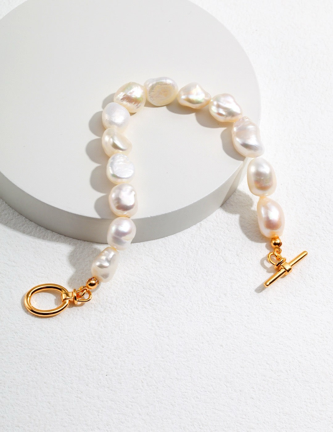 ORA Baroque Pearl Bracelet with Gold Toggle | BARØ
