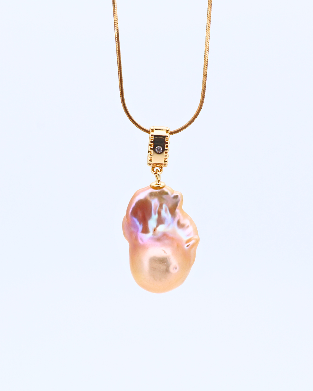 Iridescent Glow – Petite Baroque Pearl Pendant Necklace on Soft 18K Gold Chain
