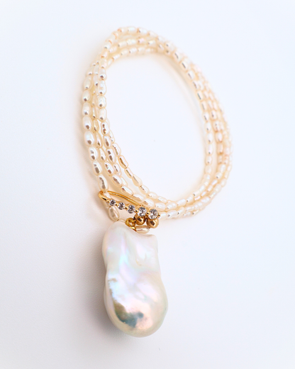 Baroque Line – Adjustable Long Pearl Necklace with Pavé Clasp