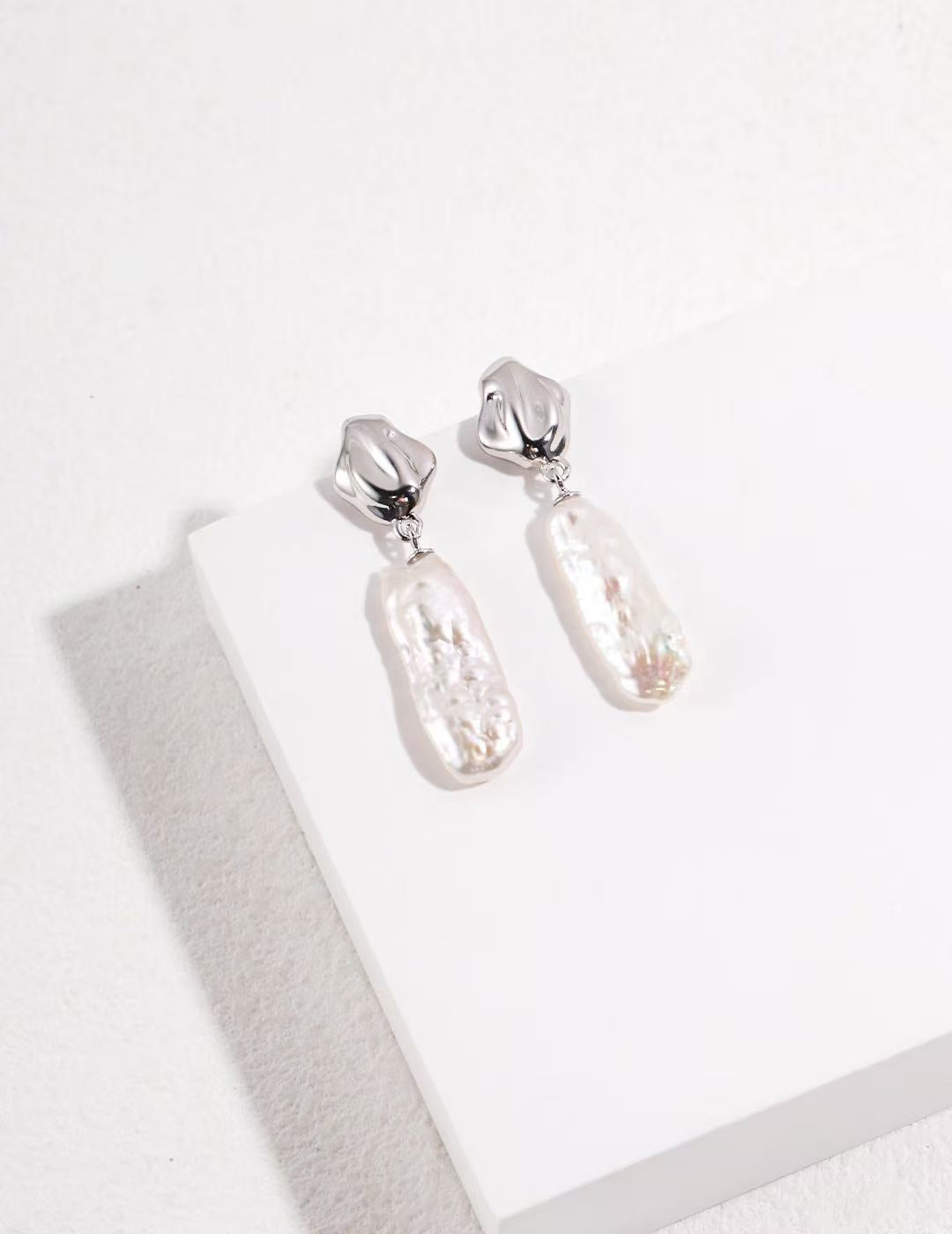 Sculpted Baroque Drop Earrings in Gold and Silver | BARØ