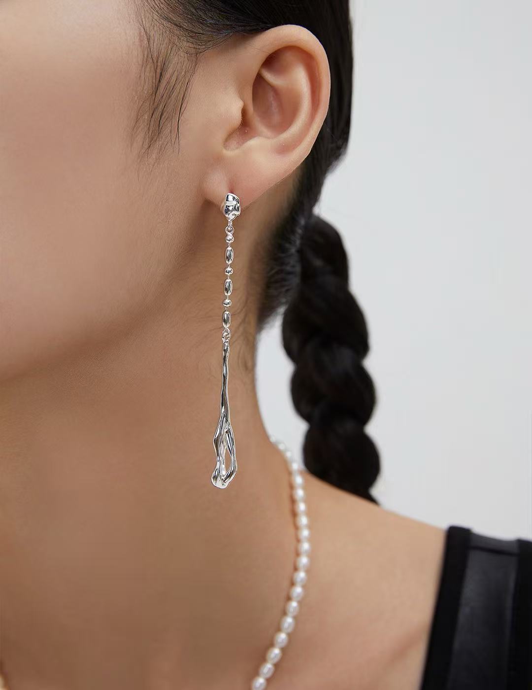 Fluid Baroque Pearl Drop Earrings in Gold and Silver | BARØ