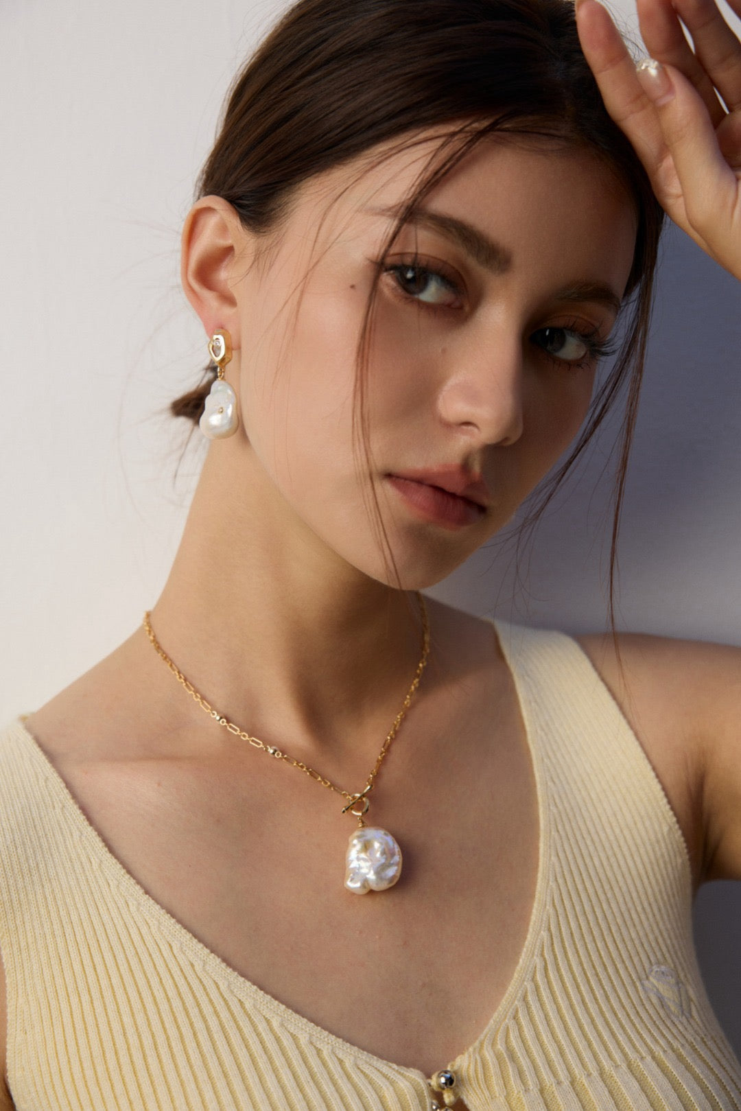 Faceted Baroque Pearl Drop Earrings in Gold | BARØ