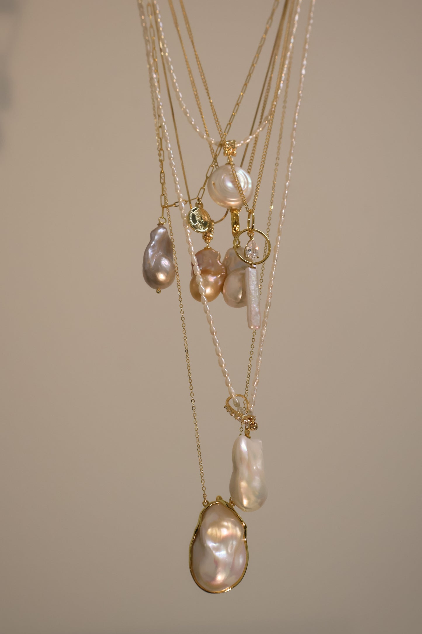 Golden Frame – Large Baroque Pearl Pendant with 18K Gold Setting