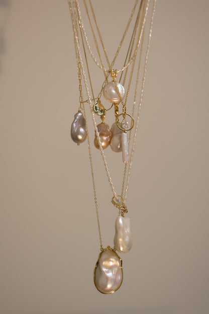 Golden Frame – Large Baroque Pearl Pendant with 18K Gold Setting