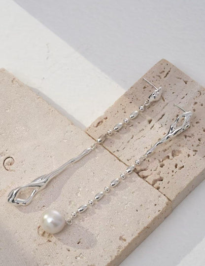 Fluid Baroque Pearl Drop Earrings in Gold and Silver | BARØ