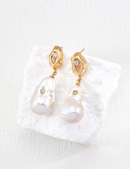 Faceted Baroque Pearl Drop Earrings in Gold | BARØ