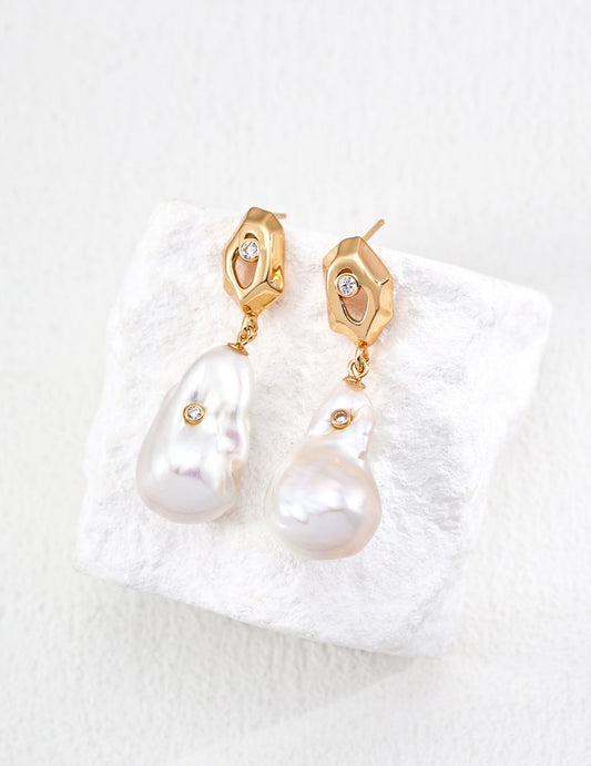Faceted Baroque Pearl Drop Earrings in Gold | BARØ